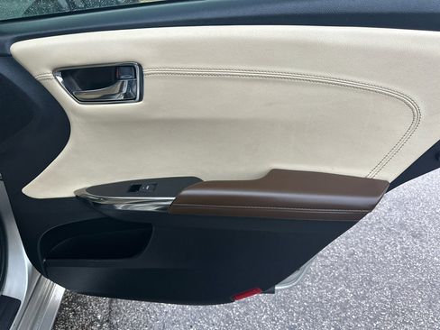 Used 2018 Toyota Avalon Touring image 34