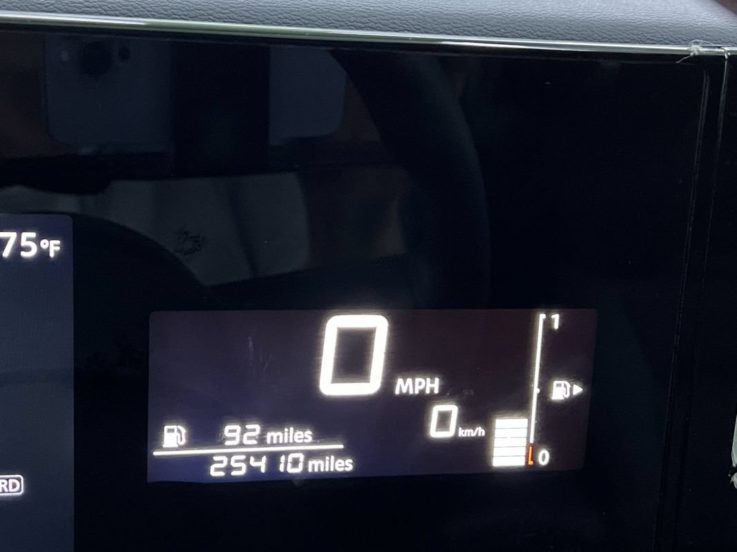 Used 2025 Nissan Kicks SV AWD/4WD image 15