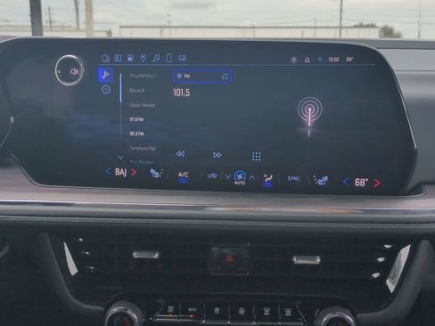 Used 2025 Chevrolet Suburban Z71 image 22