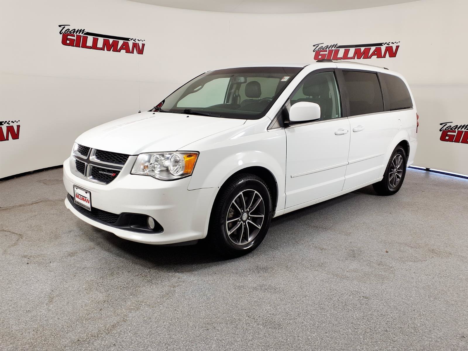 Used 2017 Dodge Grand Caravan SXT FWD image 3