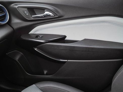 Certified 2024 Chevrolet Trax LT w/ Driver Confidence Package FWD image 23