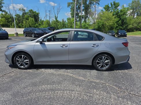 Used 2023 Kia Forte LXS FWD image 7