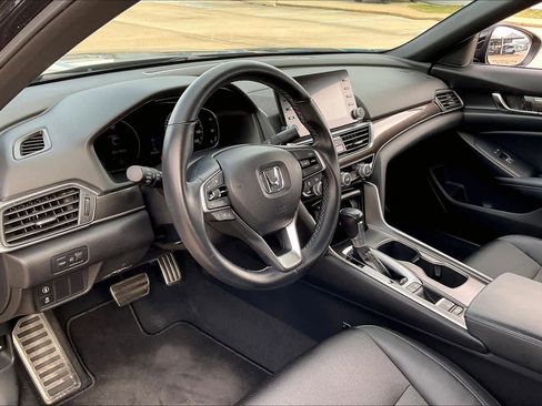 Used 2018 Honda Accord Sport image 16