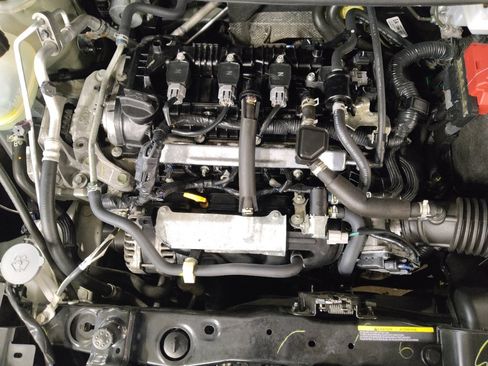 Used 2025 Nissan Versa SV FWD image 30