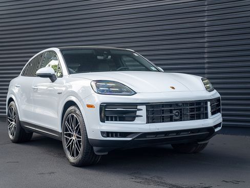 Certified 2026 Porsche Cayenne E-Hybrid Coupe AWD/4WD image 28