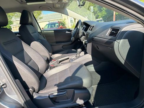 Used 2012 Volkswagen Jetta SE FWD image 24