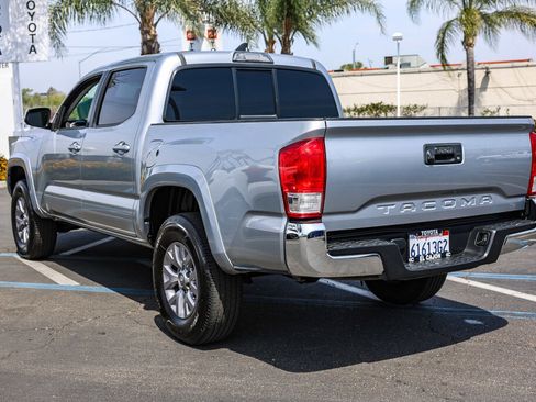 Used 2017 Toyota Tacoma SR5 w/ SR5 Appearance Package (SM) image 21