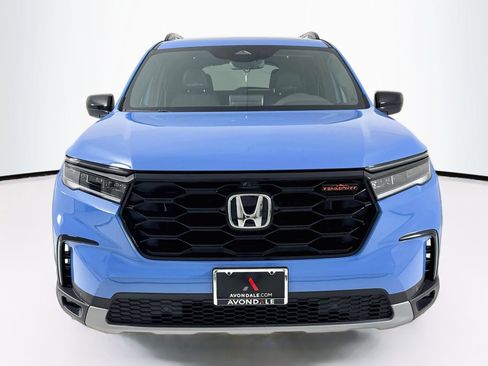 Used 2025 Honda Pilot TrailSport image 2