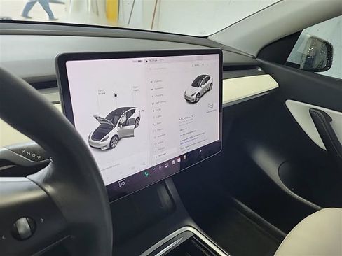 Used 2022 Tesla Model Y Long Range AWD/4WD image 6