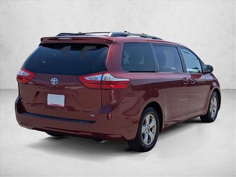 Used 2015 Toyota Sienna LE FWD image 5