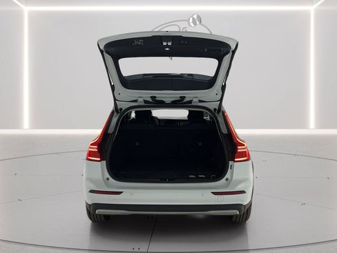 Used 2025 Volvo V60 B5 Cross Country Plus AWD/4WD image 9