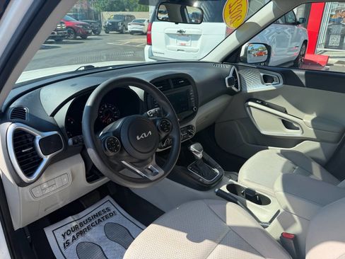 Used 2022 Kia Soul LX w/ Technology Package FWD image 11