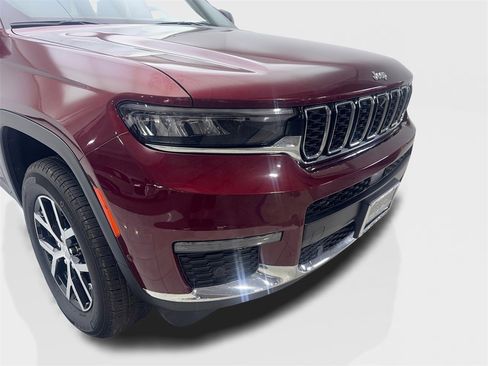 Used 2024 Jeep Grand Cherokee L Limited w/ Luxury Tech Group II image 17