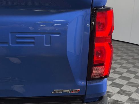 Used 2025 Chevrolet Colorado ZR2 w/ Technology Package AWD/4WD image 15