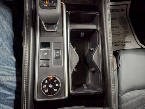 Used 2024 Nissan Pathfinder Platinum AWD/4WD image 19