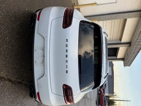 Used 2018 Porsche Macan Turbo image 3