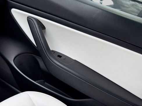 Used 2020 Tesla Model 3 Standard Range Plus RWD image 19