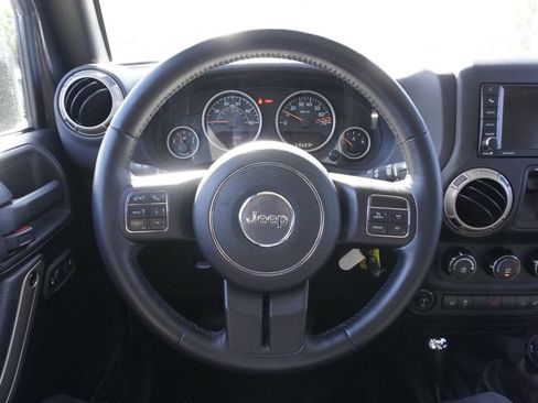Used 2017 Jeep Wrangler Sahara AWD/4WD image 9