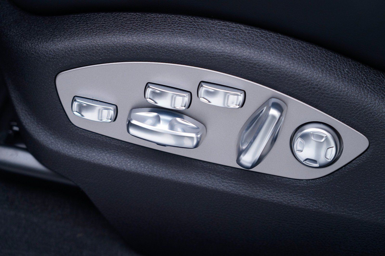 Used 2026 Porsche Macan S AWD/4WD image 16