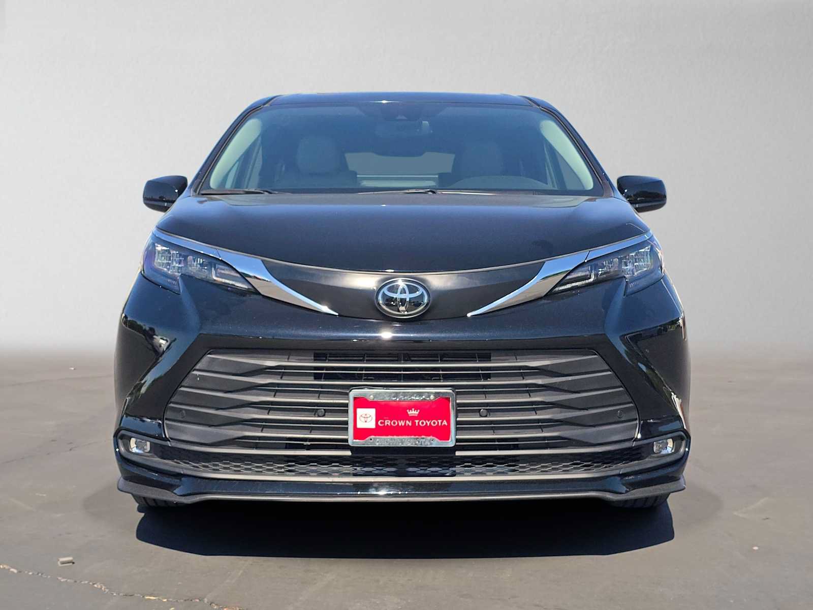 Certified 2026 Toyota Sienna XLE FWD image 8