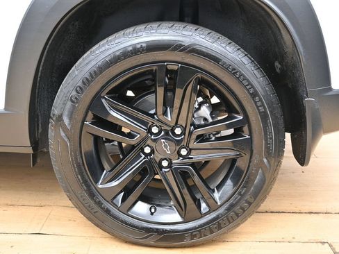 Used 2025 Chevrolet Trax ACTIV FWD image 12