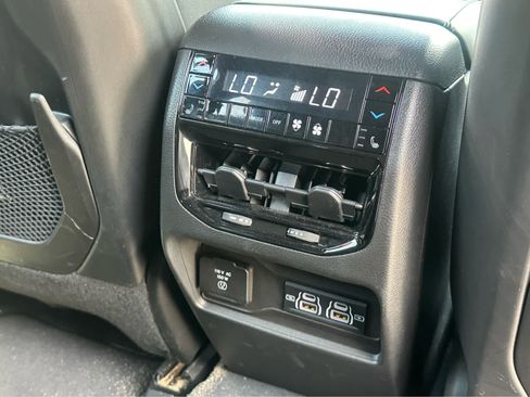 Used 2023 Jeep Grand Cherokee Overland w/ Advanced Protech Group III AWD/4WD image 21