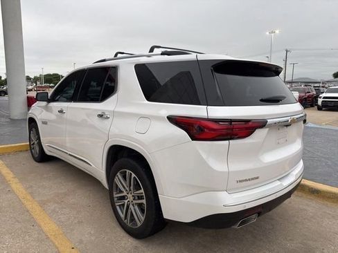 Used 2023 Chevrolet Traverse High Country FWD image 3
