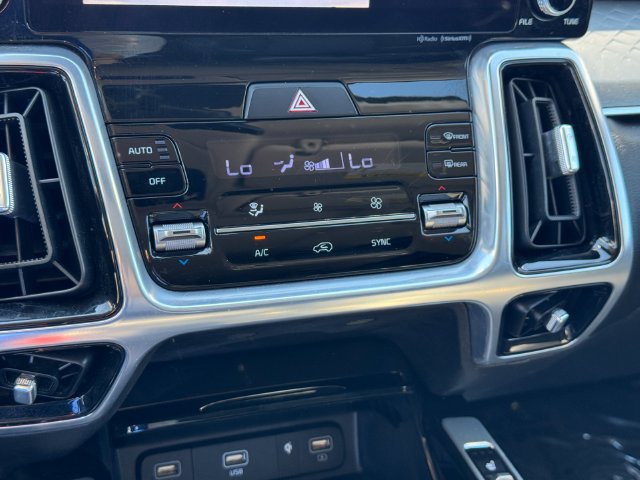 Used 2022 Kia Sorento SX FWD image 17