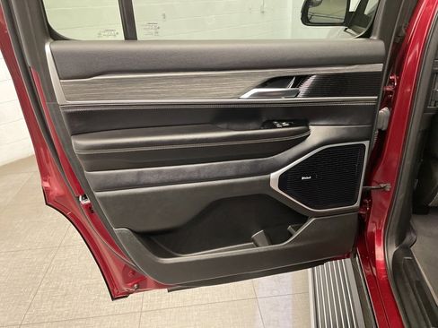 Used 2023 Jeep Wagoneer Series III w/ Premium Group I image 24