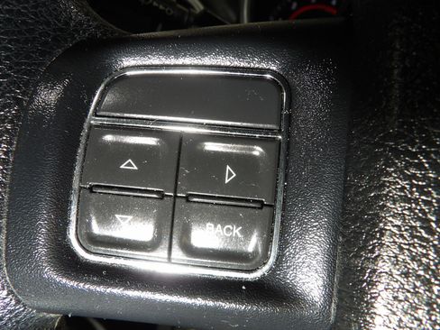 Used 2018 Dodge Journey SE image 18