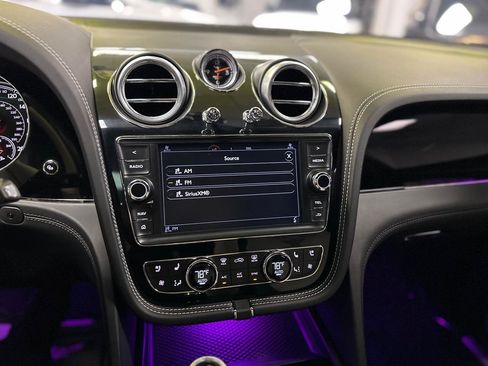Used 2018 Bentley Bentayga AWD/4WD image 26