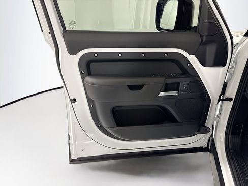 New 2026 Land Rover Defender 110 X-Dynamic SE AWD/4WD image 26