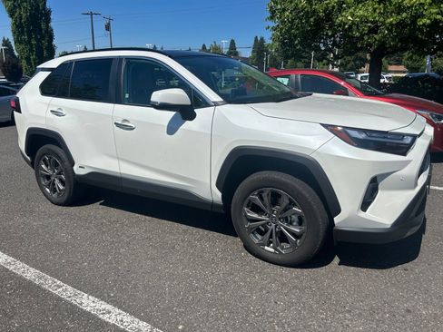 Used 2022 Toyota RAV4 Limited AWD/4WD image 4