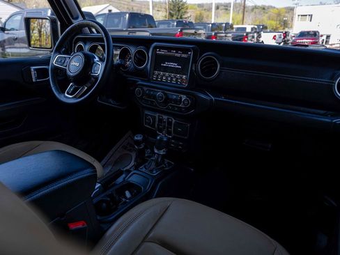 Used 2018 Jeep Wrangler Unlimited Sahara AWD/4WD image 32