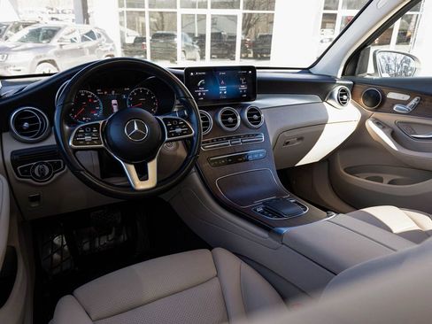 Used 2022 Mercedes-Benz GLC 300 4MATIC w/ Multimedia Package Lite image 16