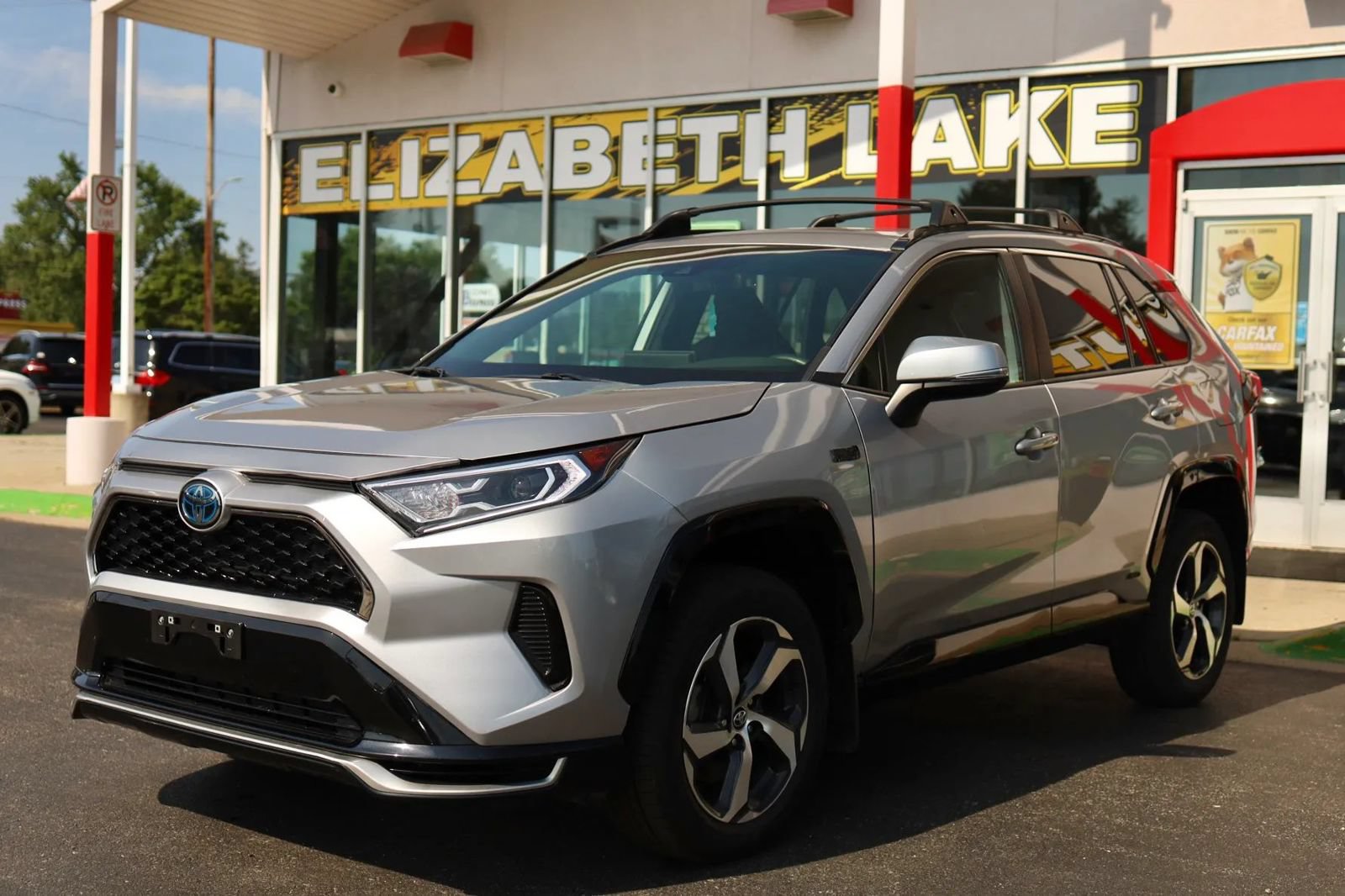 Used 2021 Toyota RAV4 SE w/ Weather & Moonroof Package AWD/4WD image 1