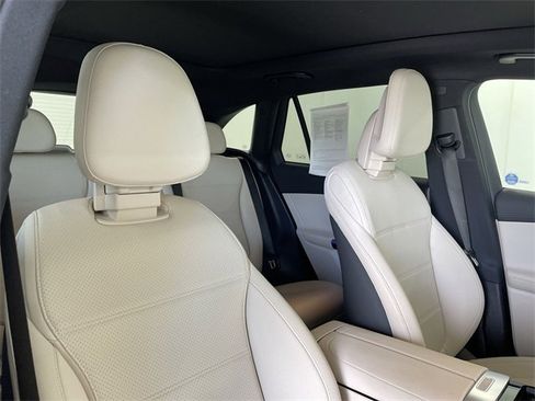 Used 2025 Mercedes-Benz GLC 300 4MATIC image 19