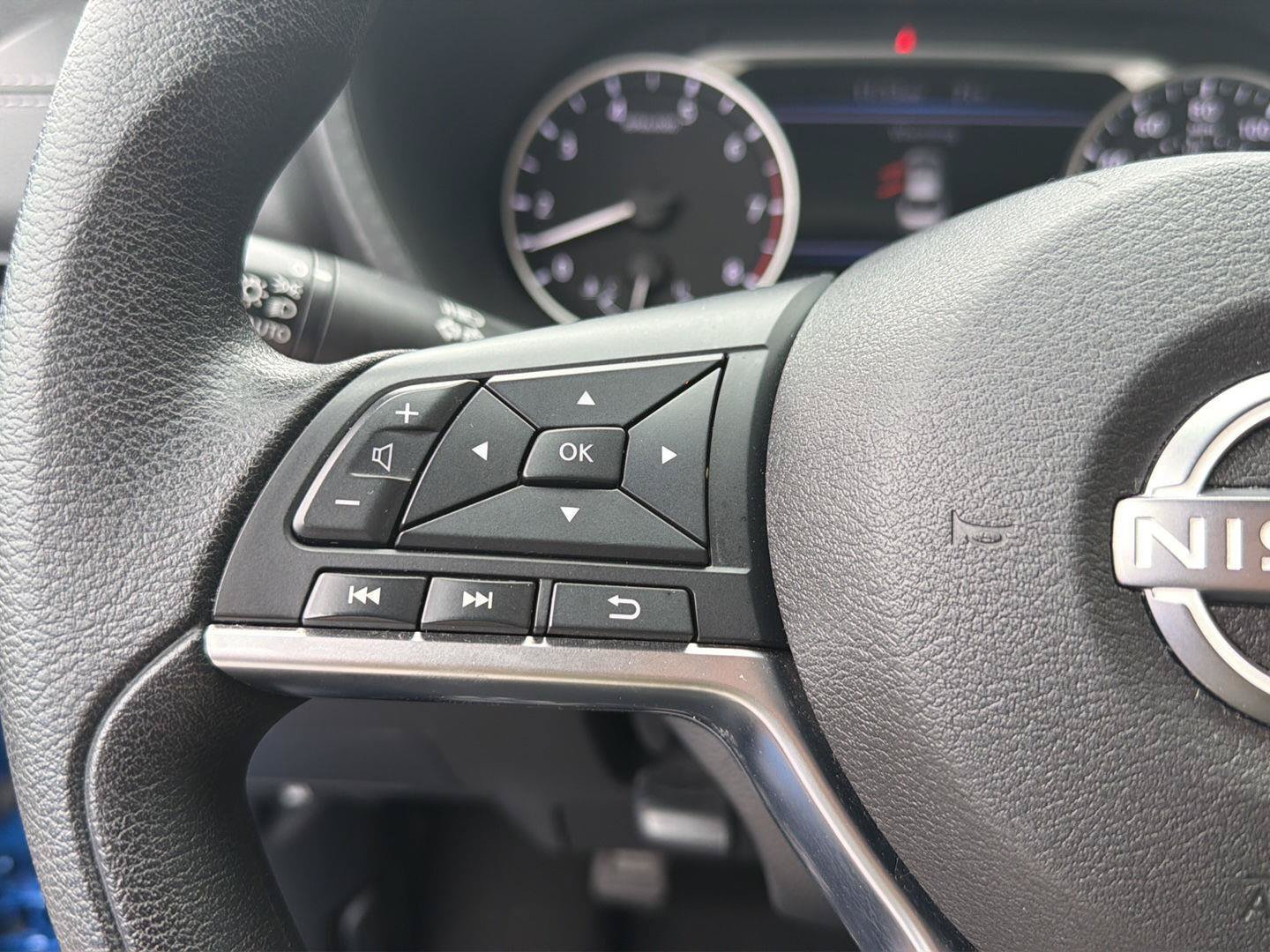 Used 2025 Nissan Sentra SV FWD image 21