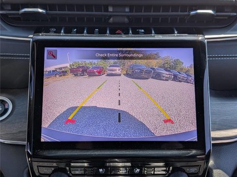 Used 2023 Jeep Grand Cherokee Overland w/ Luxury Tech Group IV AWD/4WD image 28