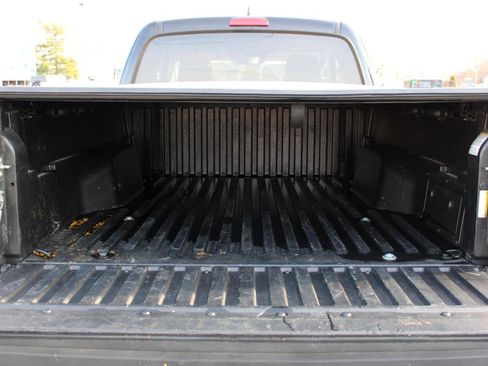 Used 2019 Toyota Tacoma SR image 9