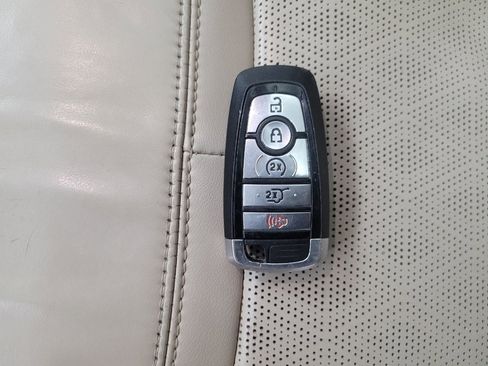 Used 2020 Ford Explorer Platinum w/ Premium Technology Package image 32