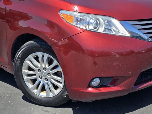 Used 2017 Toyota Sienna FWD image 9