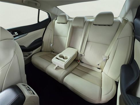 Used 2020 Nissan Maxima 3.5 SV w/ Illumination Package image 9