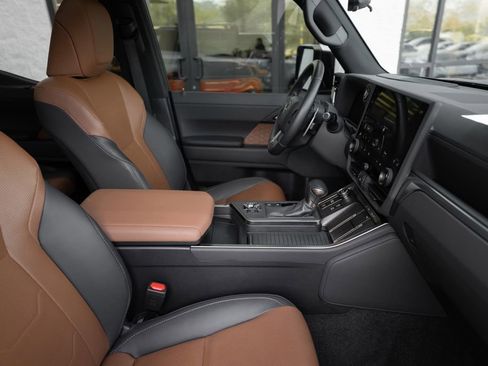 Used 2024 Lexus GX 550 w/ Accessory Package (31) image 20