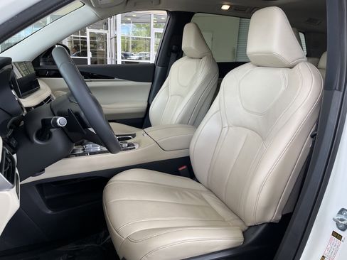 Certified 2023 INFINITI QX60 Pure FWD image 2