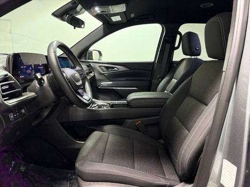 Used 2026 Chevrolet Traverse LT FWD image 10
