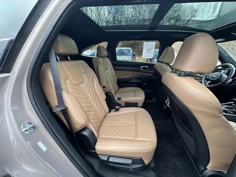 Used 2025 Kia Sorento SX Prestige w/ Olive Brown Leather Package image 17
