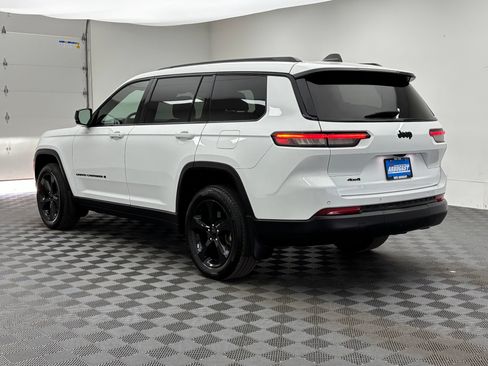 Used 2023 Jeep Grand Cherokee L Altitude AWD/4WD image 12