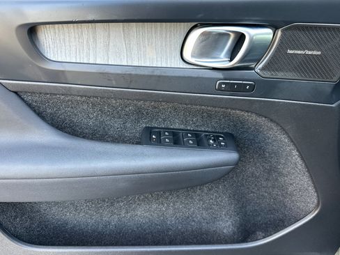 Certified 2023 Volvo XC40 B4 Ultimate FWD image 12