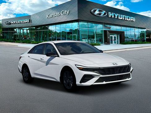 New 2026 Hyundai Elantra Sport FWD image 11